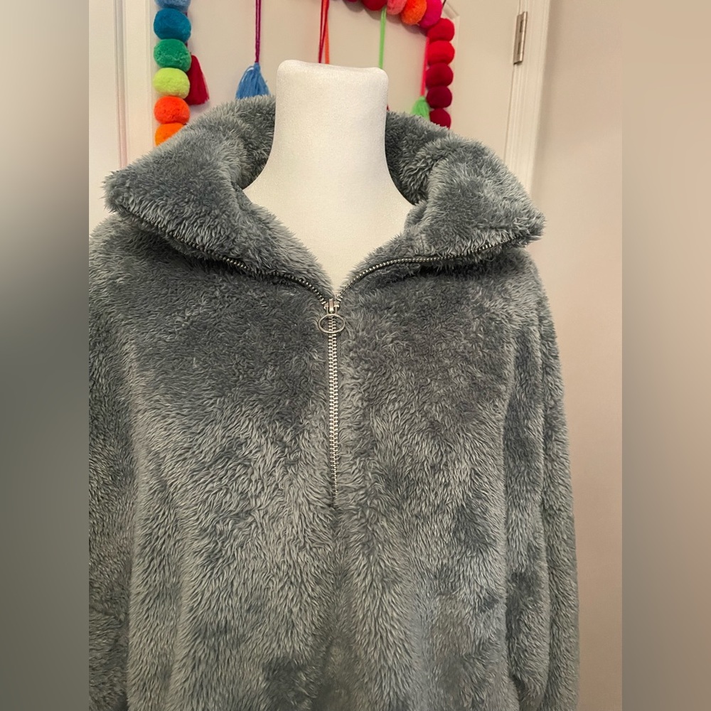 Express Pull Over Soft, Perfect Condition Half Zi… - image 2